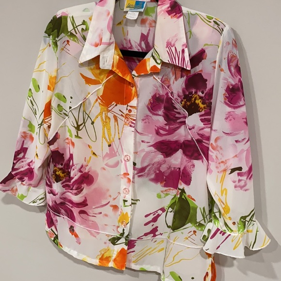 Sea Suns Floral Blouse - Picture 2 of 11